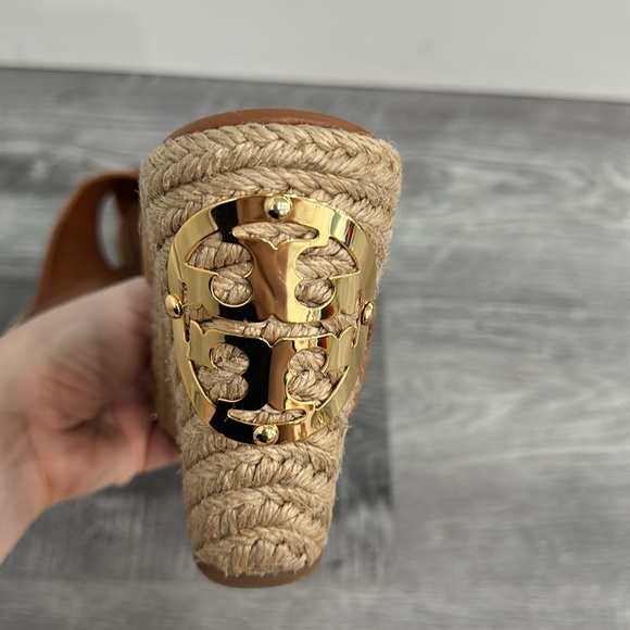 Worn suede Tory Burch espadrille sandal, tan size 7.5 - Picture 6 of 7